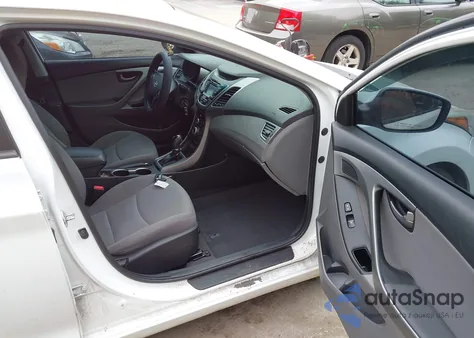 2015 Hyundai Elantra Se z USA, uszkodzony, nr VIN 5NPDH4AE7FH560900